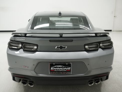 Used 2021 Chevrolet Camaro SS RWD image 5