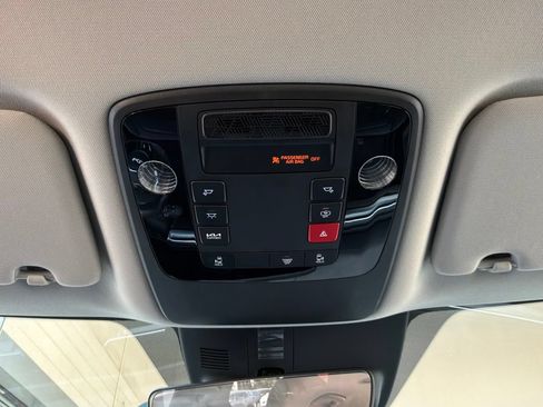 Used 2026 Kia Carnival FWD image 18