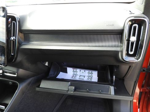 Used 2021 Volvo XC40 P8 Recharge w/ Advanced Package AWD/4WD image 38