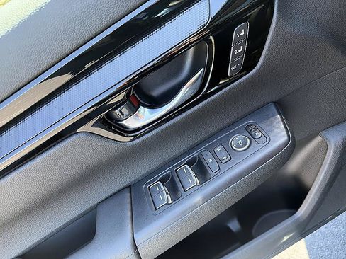 Used 2026 Honda CR-V EX-L image 9