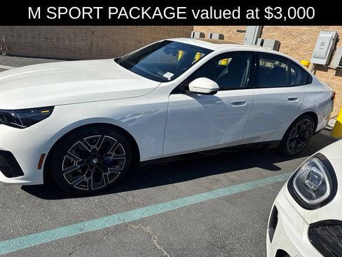 Used 2026 BMW i5 eDrive40 w/ M Sport Package RWD image 2