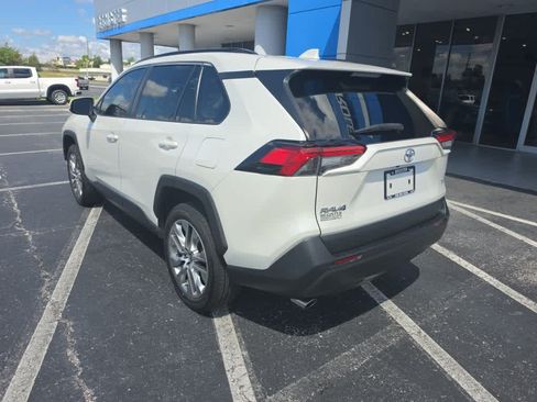 Used 2022 Toyota RAV4 XLE Premium FWD image 3