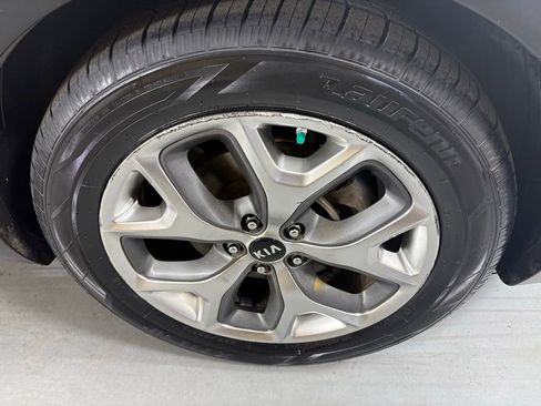 Used 2019 Kia Sorento EX image 11