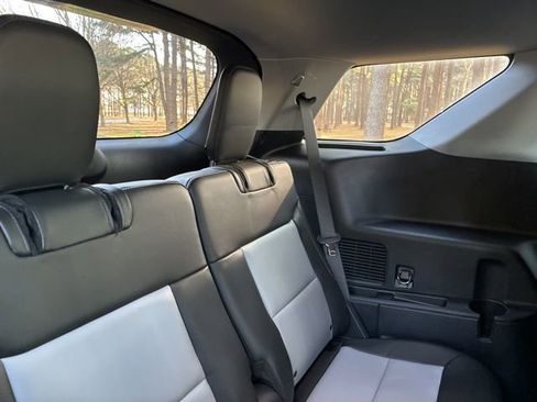 Used 2022 Ford Explorer XLT w/ Equipment Group 202A image 25