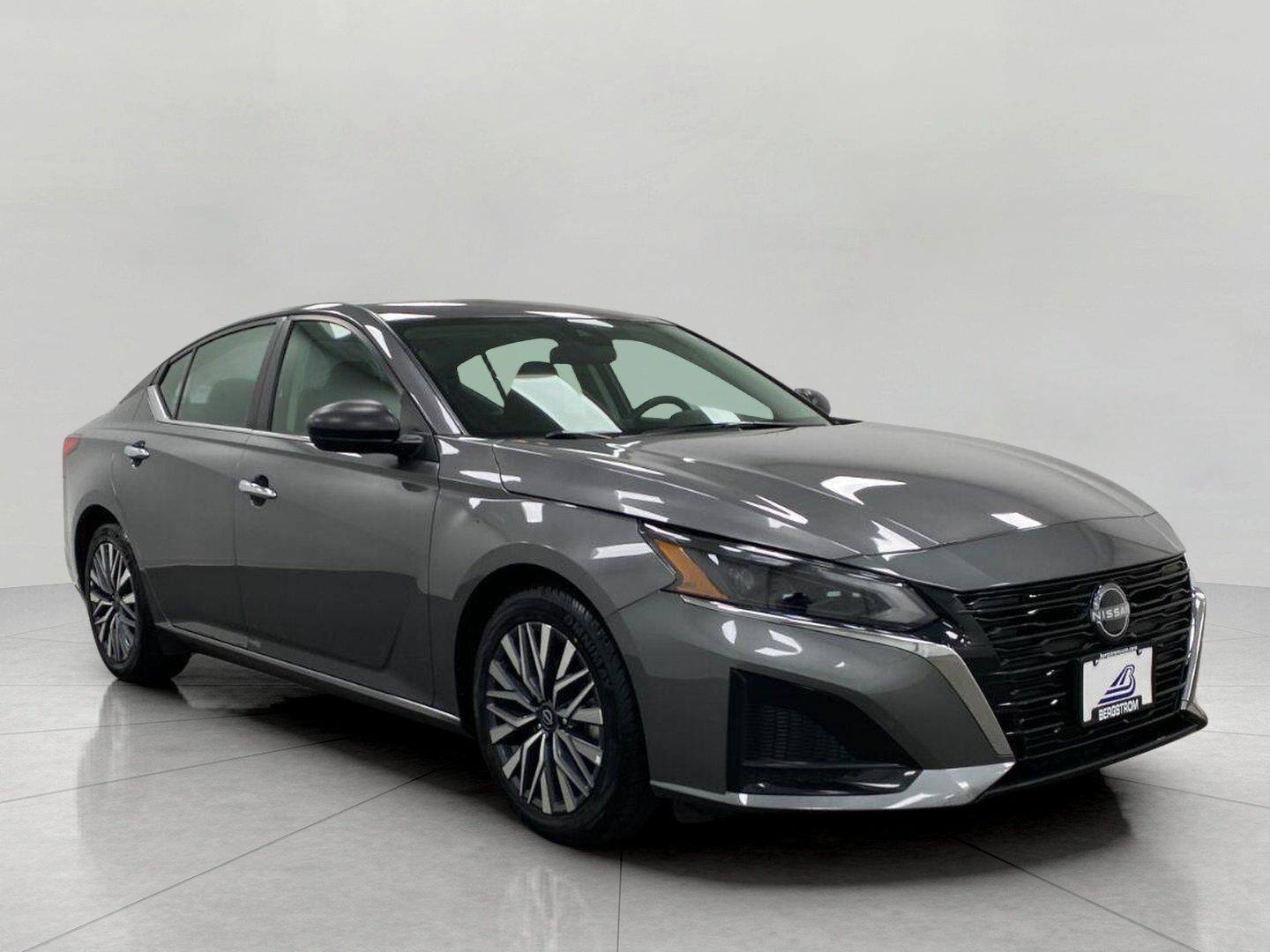 Certified 2025 Nissan Altima 2.5 SV FWD image 1