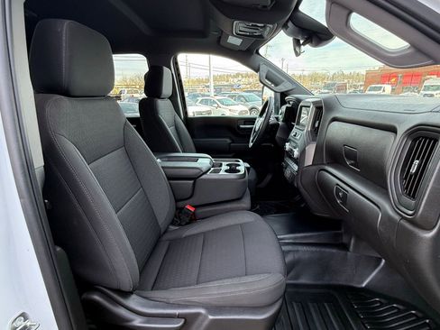 Used 2024 GMC Sierra 2500 Pro w/ Convenience Package image 16