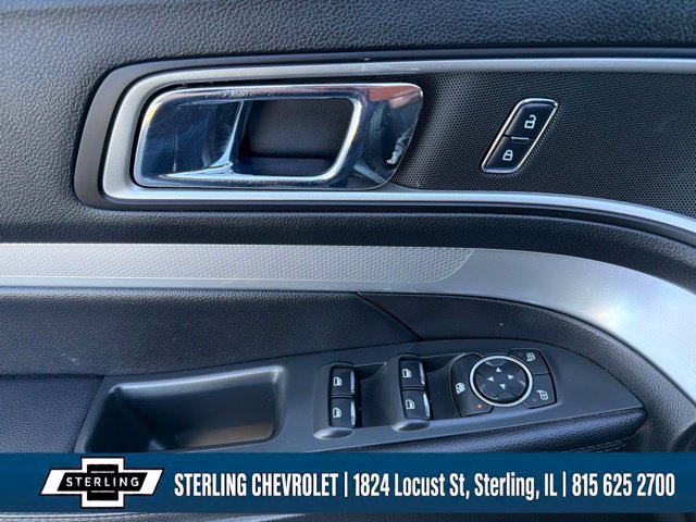 Used 2017 Ford Explorer XLT w/ Equipment Group 201A AWD/4WD image 11