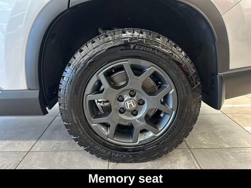 Used 2025 Honda Pilot TrailSport image 9