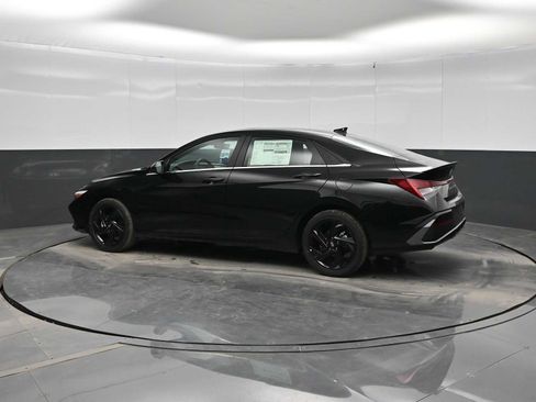 New 2026 Hyundai Elantra SEL Sport FWD image 5