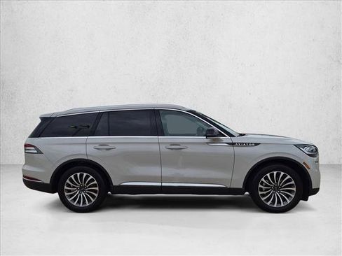 Used 2024 Lincoln Aviator 2WD w/ Premium Package image 4