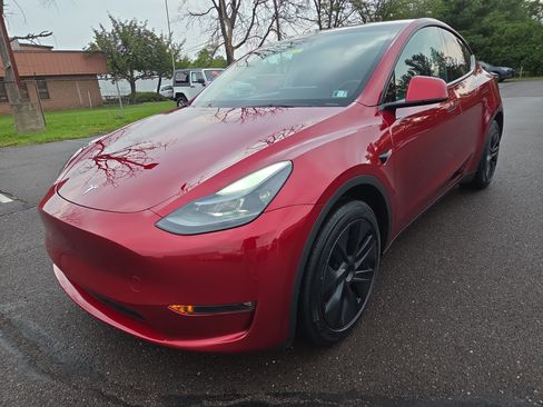 Used 2024 Tesla Model Y Long Range AWD/4WD image 7