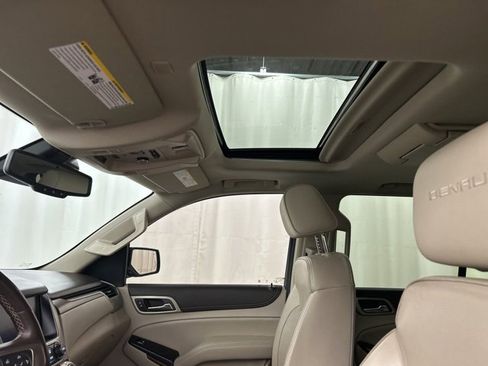 Used 2020 GMC Yukon Denali w/ Denali Premium Package image 24