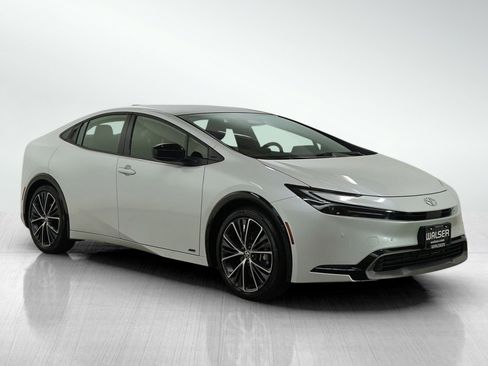 Used 2025 Toyota Prius XLE image 9