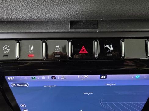 Used 2023 Jeep Grand Cherokee Limited w/ Black Appearance Package image 28