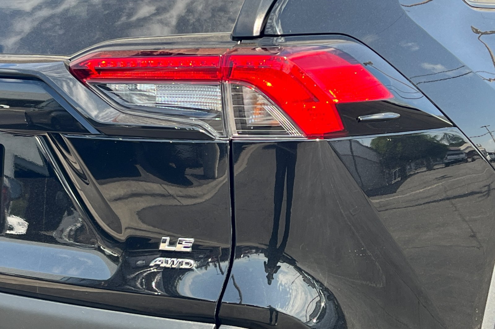 Certified 2025 Toyota RAV4 LE AWD/4WD image 26
