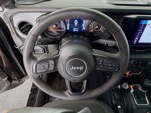 Used 2025 Jeep Gladiator Willys image 12