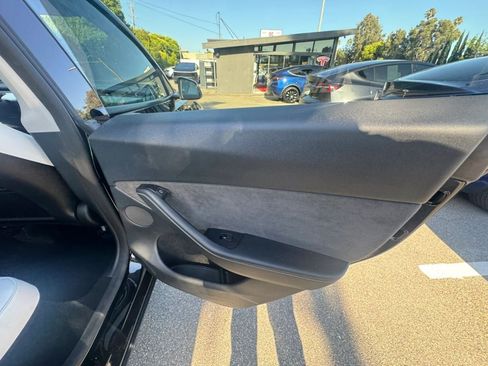 Used 2024 Tesla Model Y Long Range AWD/4WD image 22