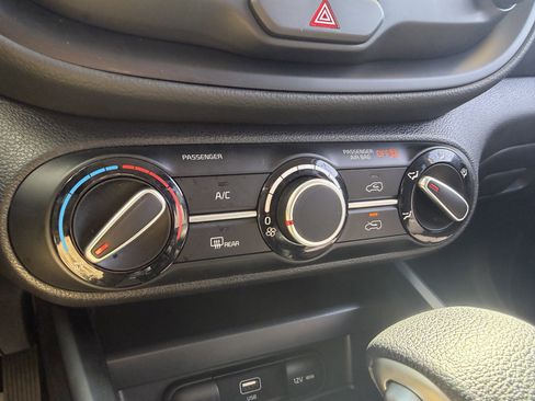 Used 2025 Kia Soul LX FWD image 35