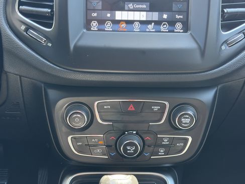 Used 2018 Jeep Compass Latitude w/ Popular Equipment Group AWD/4WD image 22