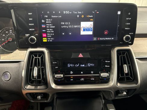 Used 2023 Kia Sorento S w/ Panoramic Sunroof Package AWD/4WD image 31