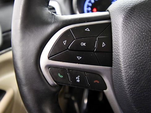 Used 2020 Jeep Grand Cherokee Limited image 21