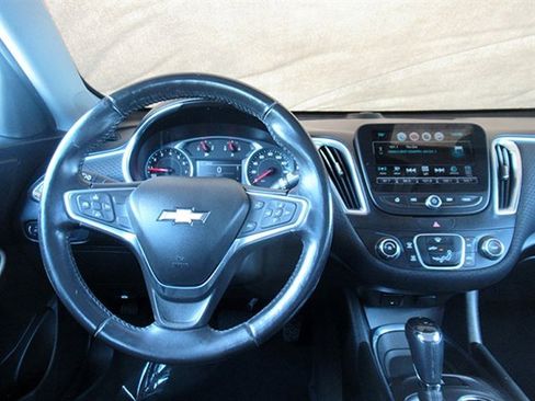 Used 2018 Chevrolet Malibu LT image 17
