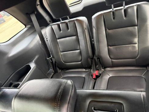 Used 2016 Ford Explorer XLT w/ Equipment Group 202A AWD/4WD image 8