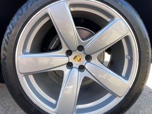 Used 2018 Porsche Macan AWD/4WD image 14
