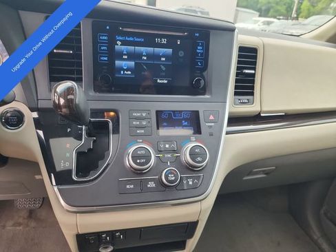 Used 2015 Toyota Sienna XLE FWD image 16