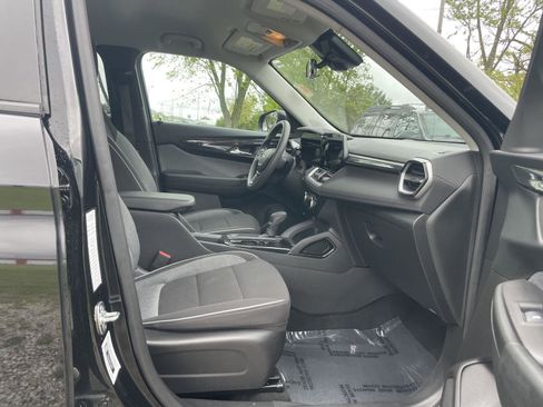 Used 2025 Chevrolet TrailBlazer LT AWD/4WD image 31