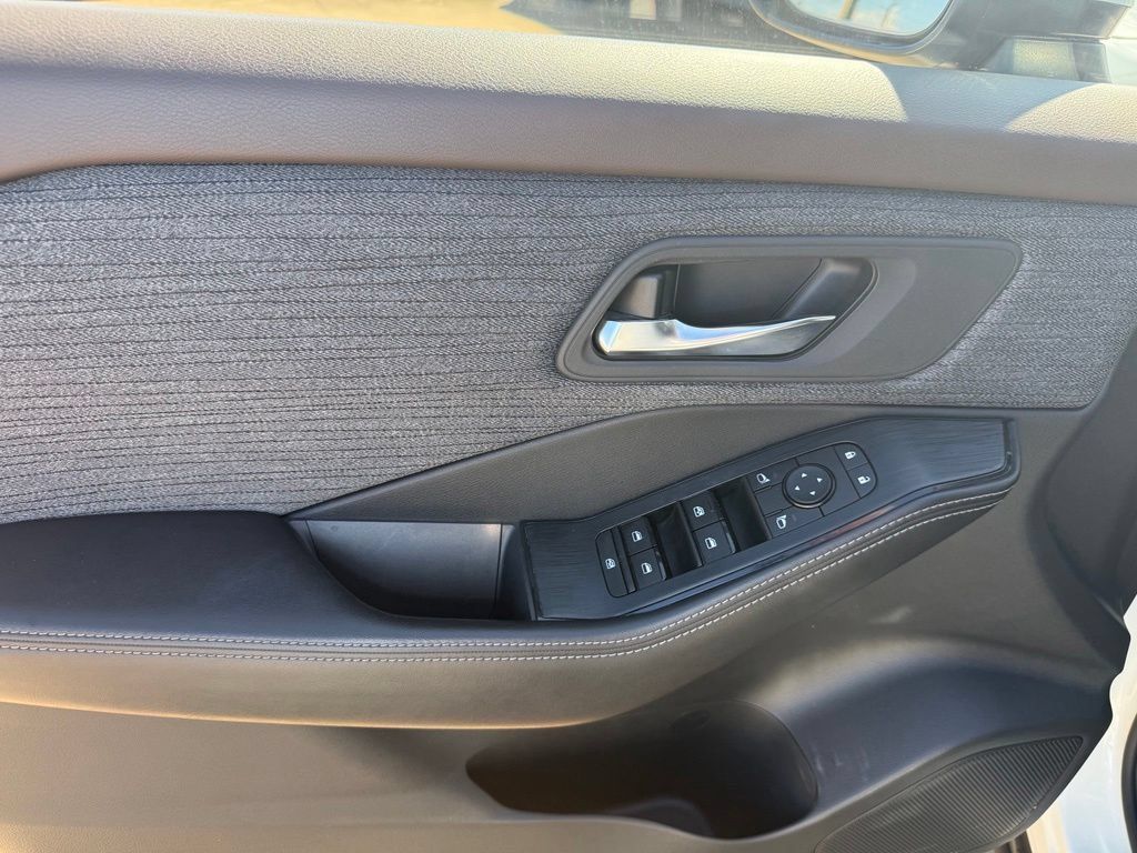 Certified 2021 Nissan Rogue SV FWD image 12