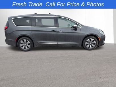 Used 2018 Chrysler Pacifica Limited w/ Advanced Safetytec Group