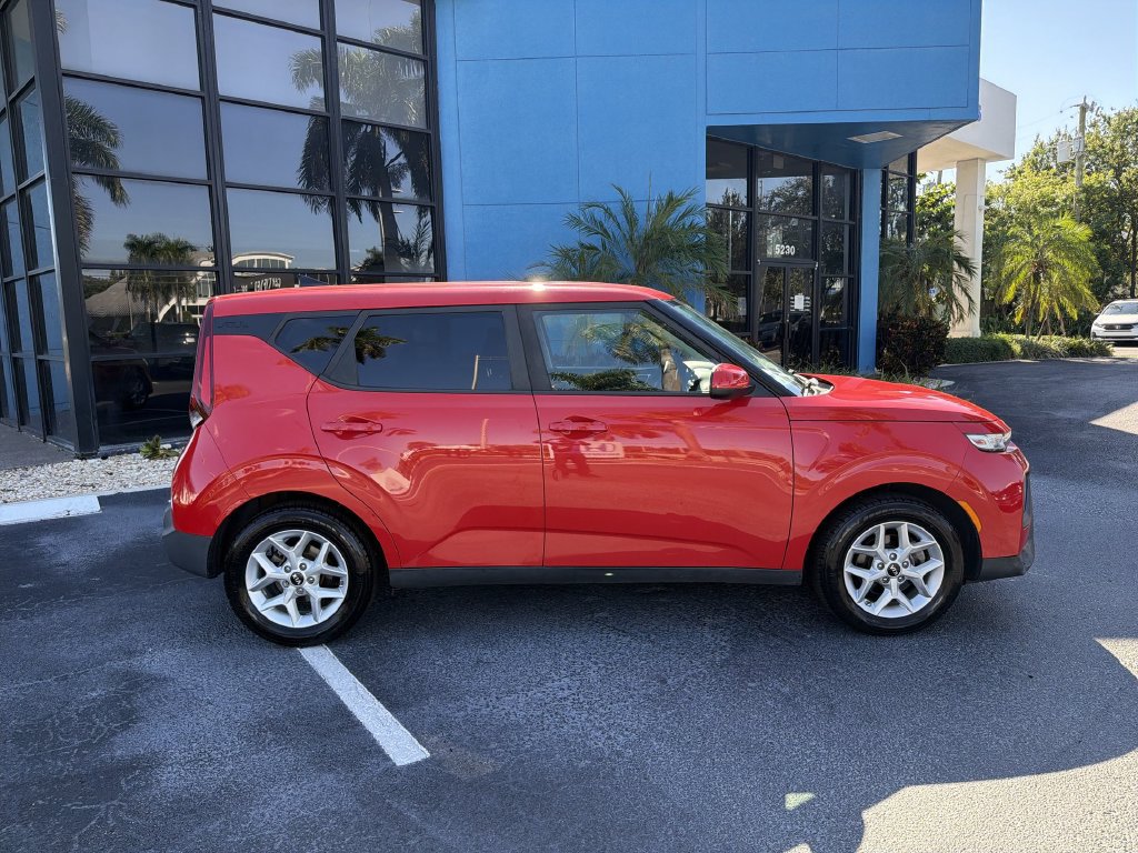 Used 2020 Kia Soul S FWD image 28