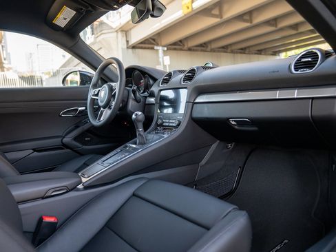 Used 2025 Porsche 718 Cayman image 25