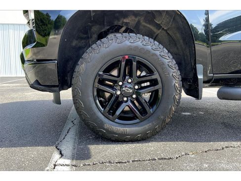 Used 2024 Chevrolet Silverado 1500 LT Trail Boss w/ LT Trail Boss Premium Package AWD/4WD image 9