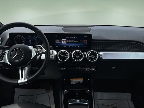 Used 2024 Mercedes-Benz GLB 250 4MATIC image 9