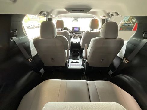 Certified 2025 Toyota Sienna LE FWD image 23
