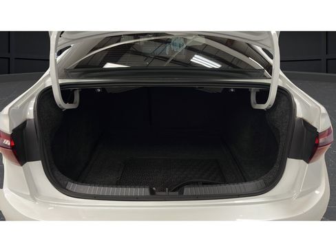 Used 2025 Volkswagen Jetta SE w/ Sunroof Package FWD image 26