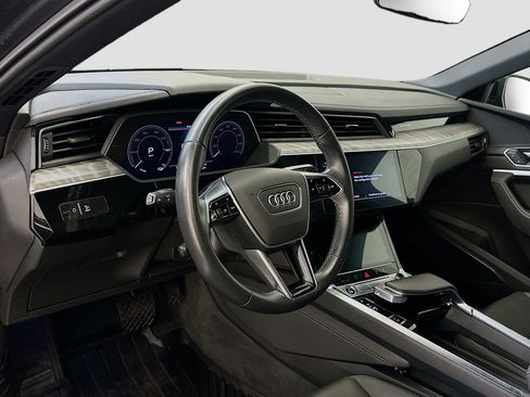Used 2023 Audi e-tron Premium Plus w/ Premium Plus Package image 18