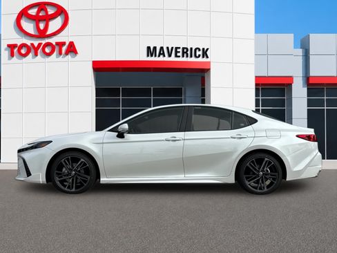 New 2026 Toyota Camry Hybrid FWD image 2