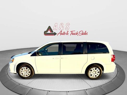 Used 2018 Dodge Grand Caravan SE w/ UConnect Hands-Free Group image 6