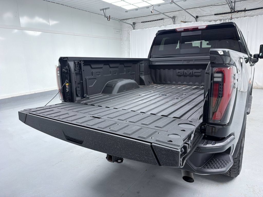 Used 2025 GMC Sierra 2500 AT4 AWD/4WD image 16