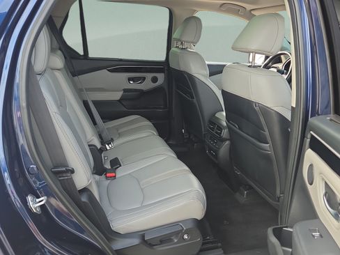 Used 2023 Honda Pilot Touring image 18