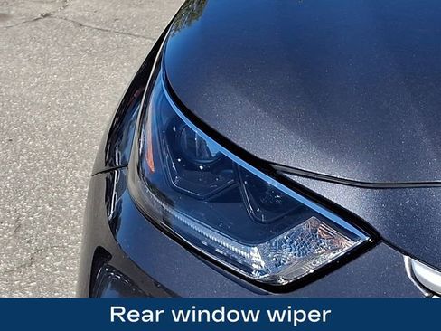 Used 2021 Toyota Highlander XLE AWD/4WD image 28