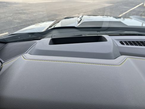 Used 2025 Chevrolet Silverado 1500 ZR2 w/ Technology Package image 25