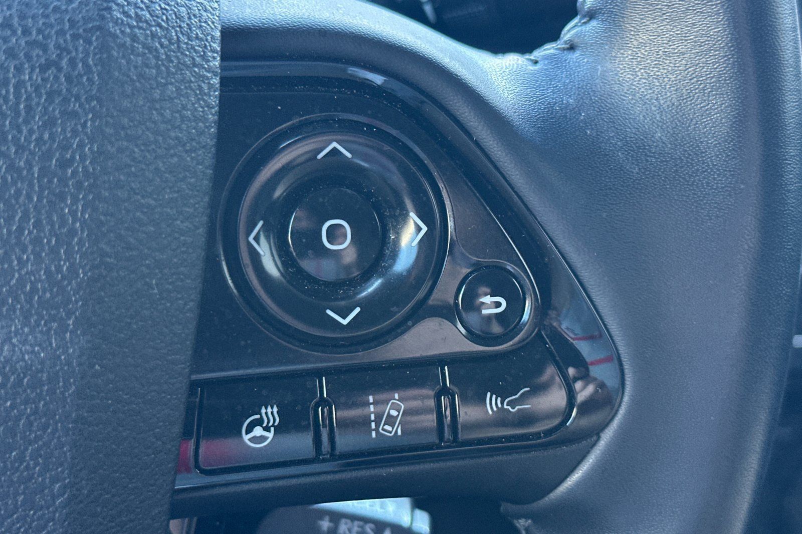 Used 2019 Toyota Prius XLE FWD image 38