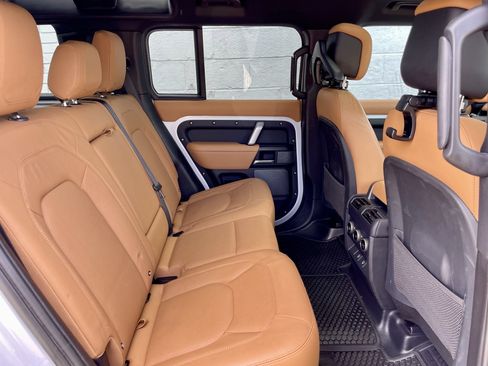 Used 2023 Land Rover Defender 110 V8 AWD/4WD image 31