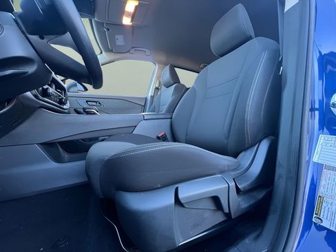 Used 2023 Nissan Rogue S image 10