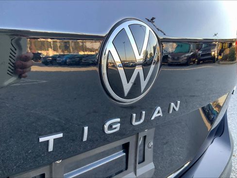 Used 2024 Volkswagen Tiguan SE image 28