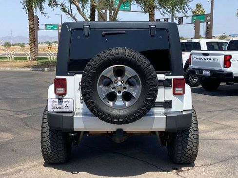 Used 2018 Jeep Wrangler Unlimited Sahara w/ Connectivity Group AWD/4WD image 5
